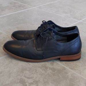 Florsheim 13 D Black Pebbled Leather Oxfords